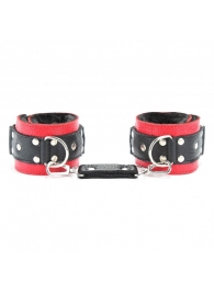 Красно-чёрные кожаные наручники с меховым подкладом - БДСМ Арсенал - купить с доставкой в Балаково